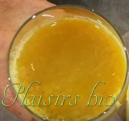 Jus bio courgette carottes pêches